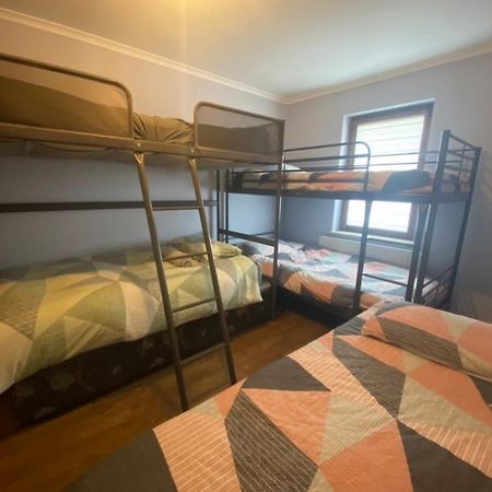Dorm Room 5-6 People Shared Bathroom Outside Room 더블린 외부 사진