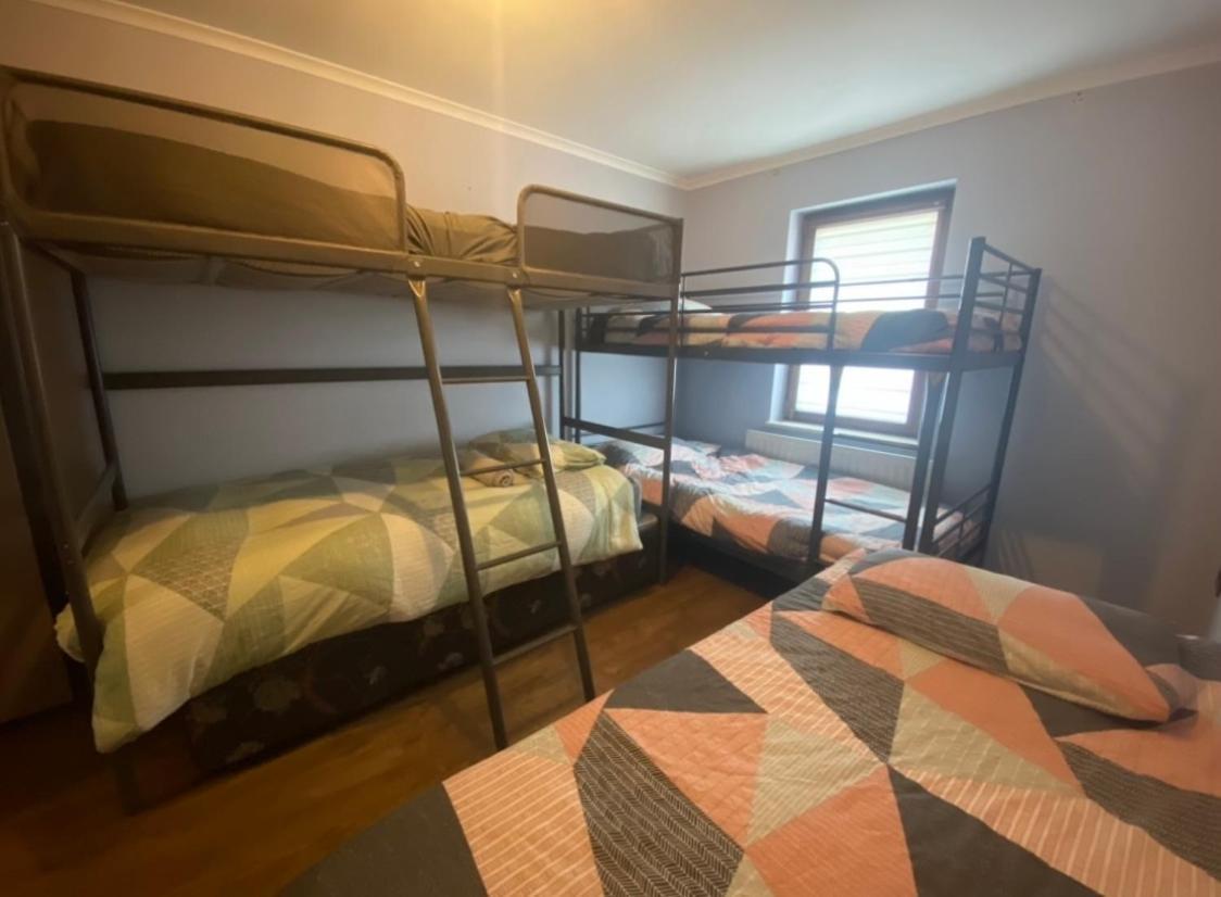 Dorm Room 5-6 People Shared Bathroom Outside Room 더블린 외부 사진