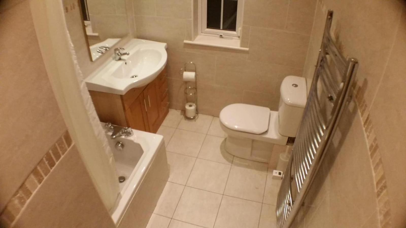 Dorm Room 5-6 People Shared Bathroom Outside Room 더블린 외부 사진