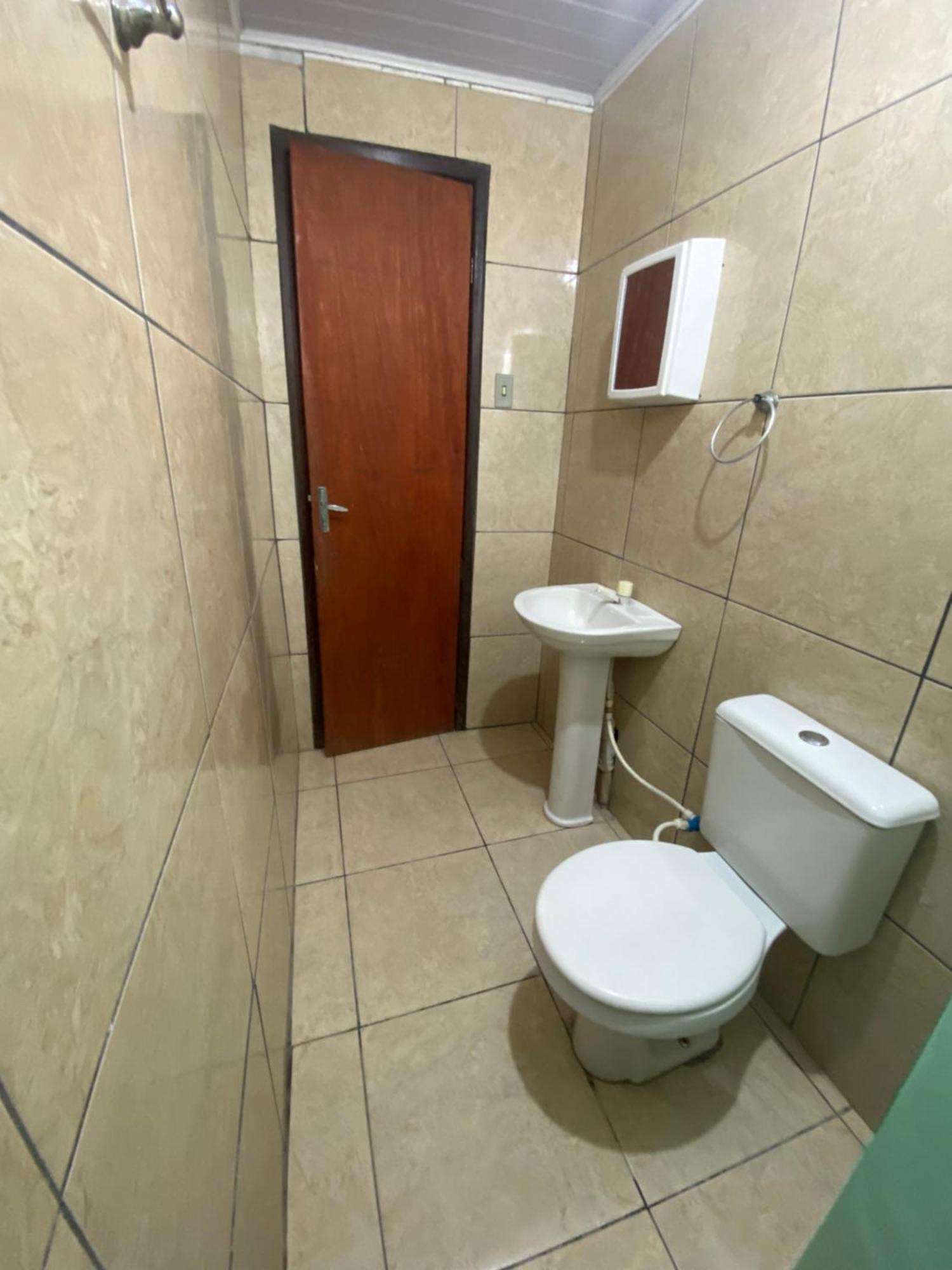 Dorm Room 5-6 People Shared Bathroom Outside Room 더블린 외부 사진