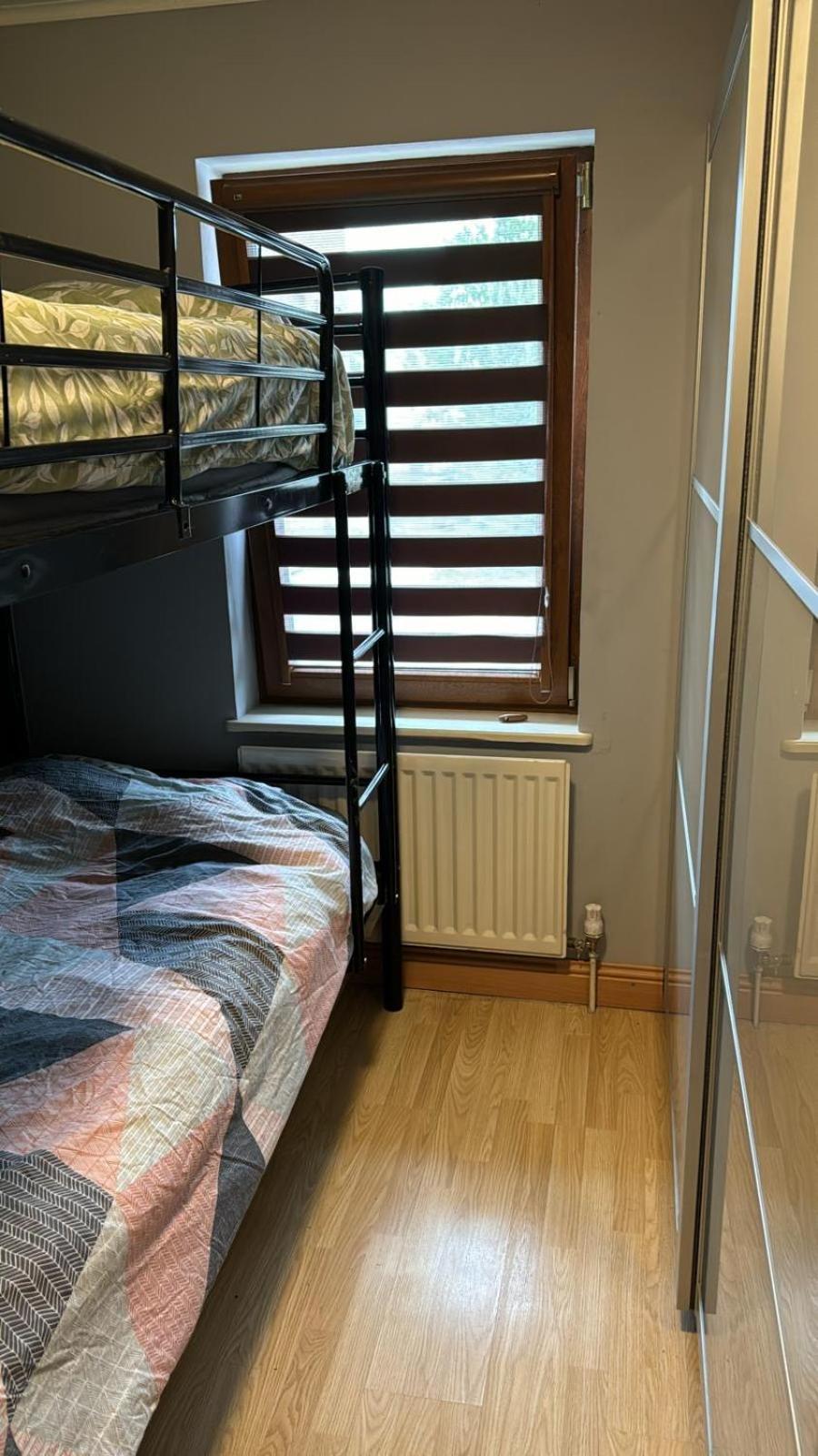 Dorm Room 5-6 People Shared Bathroom Outside Room 더블린 외부 사진