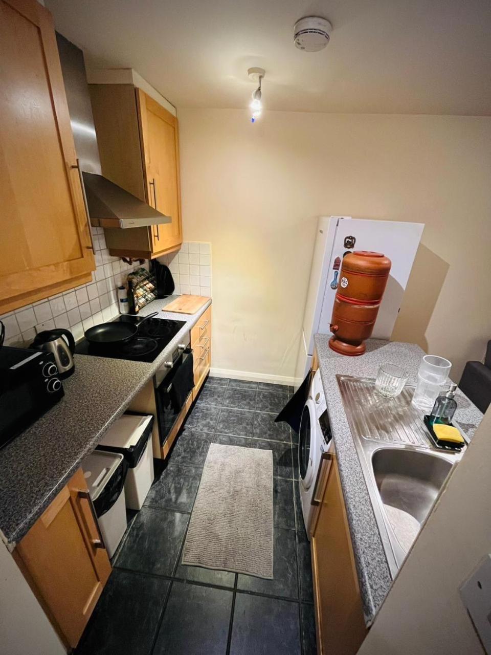 Dorm Room 5-6 People Shared Bathroom Outside Room 더블린 외부 사진